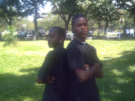 dachy carter et MK-ZI dans la place